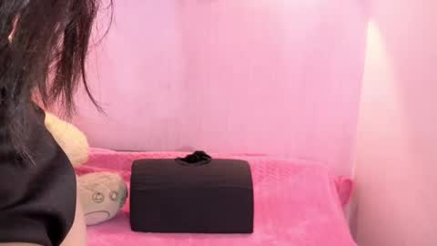 Ari online show from April 7, 2026, 7:03 pm