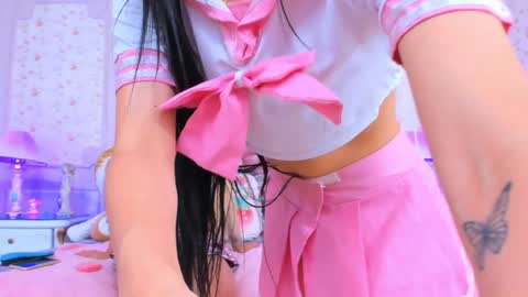 Snapshot of littlecuties chatting on December 5, 2024, 3:59 am Violet Alyson online show from December 5, 2024, 3:59 am