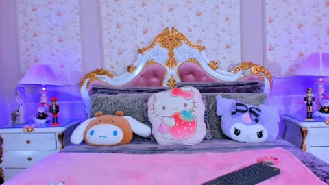 Snapshot of littlecuties chatting on December 7, 2024, 3:47 am Violet Alyson online show from December 7, 2024, 3:47 am