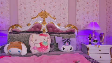 Snapshot of littlecuties chatting on December 9, 2024, 4:34 am Violet Alyson online show from December 9, 2024, 4:34 am