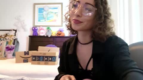 littledeathtrap online show from December 22, 2025, 7:33 pm