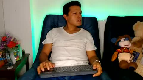 Snapshot of littledicklatin chatting on July 16, 2026, 2:50 am Manu online show from July 16, 2026, 2:50 am