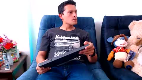 Snapshot of littledicklatin chatting on July 17, 2026, 9:08 pm Manu online show from July 17, 2026, 9:08 pm