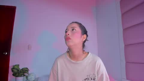 Snapshot of littlee_emma_ chatting on October 2, 2025, 3:13 am littlee_emma_ online show from October 2, 2025, 3:13 am