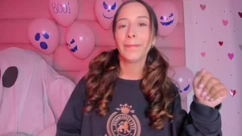 Snapshot of littlee_emma_ chatting on October 13, 2025, 12:21 am littlee_emma_ online show from October 13, 2025, 12:21 am