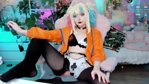 Riza Riri Puff  online show from January 12, 2025, 4:08 pm