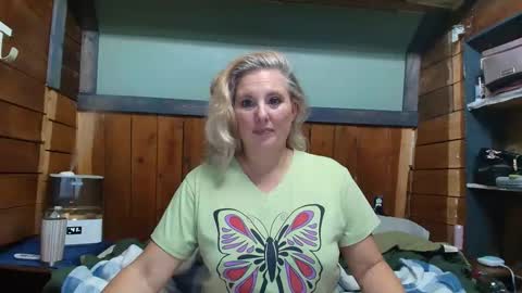 lisanixs online show from February 3, 2026, 2:53 am