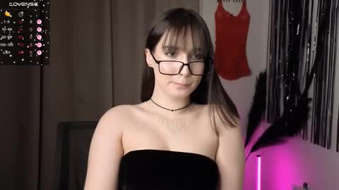 Snapshot of littlem0lly chatting on February 11, 2026, 3:28 pm Violetta online show from February 11, 2026, 3:28 pm