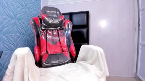 Snapshot of littlemax23 chatting on November 1, 2025, 1:35 pm MAX online show from November 1, 2025, 1:35 pm