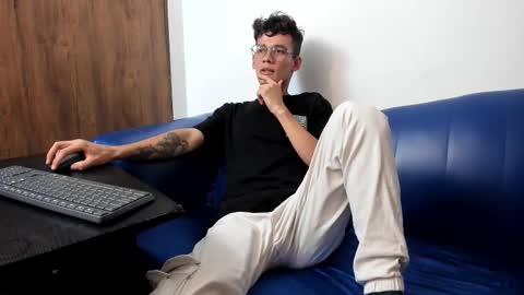 Snapshot of littlemax23 chatting on November 4, 2025, 6:18 pm MAX online show from November 4, 2025, 6:18 pm