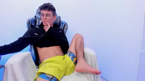 Snapshot of littlemax23 chatting on November 5, 2025, 7:03 pm MAX online show from November 5, 2025, 7:03 pm