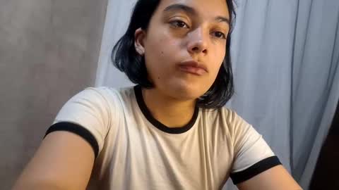 Snapshot of littlemelii chatting on September 17, 2025, 4:03 am Melia online show from September 17, 2025, 4:03 am