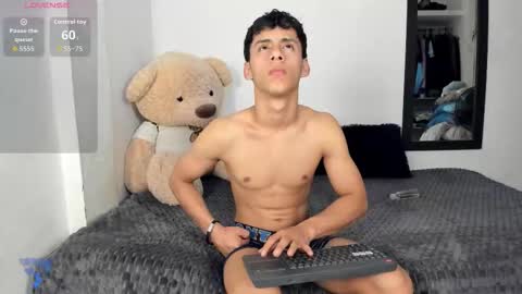 Snapshot of littleparker chatting on October 7, 2025, 12:35 pm PARKER online show from October 7, 2025, 12:35 pm