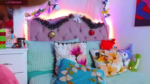 Snapshot of littlerouse_ chatting on December 18, 2024, 12:43 am Ruby Rouse online show from December 18, 2024, 12:43 am