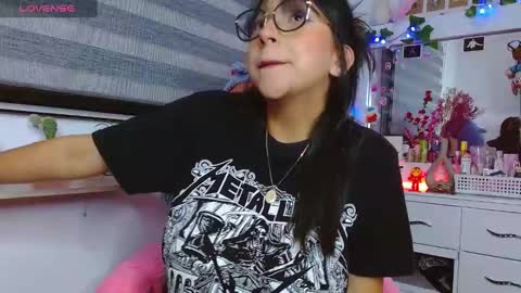 Snapshot of littlerouse_ chatting on January 23, 2025, 2:02 am Ruby Rouse online show from January 23, 2025, 2:02 am
