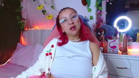 Snapshot of littlerouse_ chatting on October 15, 2025, 6:13 am Ruby Rouse online show from October 15, 2025, 6:13 am