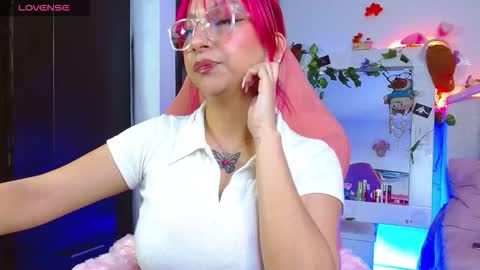 Snapshot of littlerouse_ chatting on February 11, 2026, 6:29 am Ruby Rouse online show from February 11, 2026, 6:29 am