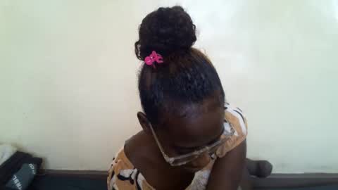 littlesandie online show from November 14, 2025, 6:34 am