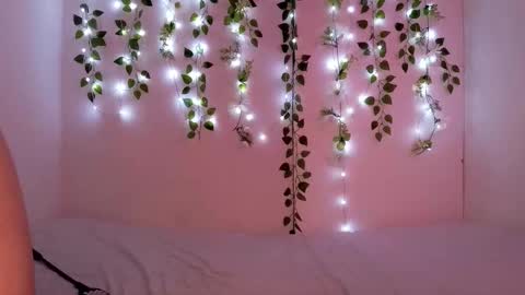 Moon online show from October 20, 2025, 2:23 am