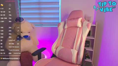 Junne liu online show from January 18, 2025, 9:34 pm