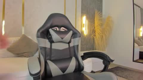 Snapshot of liv_honeey_ chatting on October 23, 2025, 8:40 pm liv honeey online show from October 23, 2025, 8:40 pm