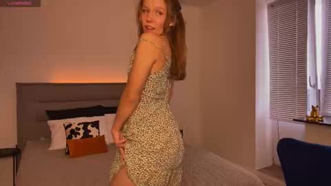 Snapshot of lively_luna chatting on October 8, 2025, 9:51 am Luna online show from October 8, 2025, 9:51 am