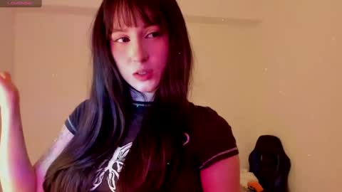 Snapshot of livemakio chatting on February 5, 2025, 7:18 am Liz online show from February 5, 2025, 7:18 am