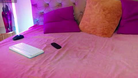 Snapshot of living_in_dreams chatting on September 16, 2025, 6:36 am Dream online show from September 16, 2025, 6:36 am