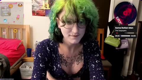 Snapshot of livolioyo chatting on April 5, 2026, 5:15 am Livolio online show from April 5, 2026, 5:15 am