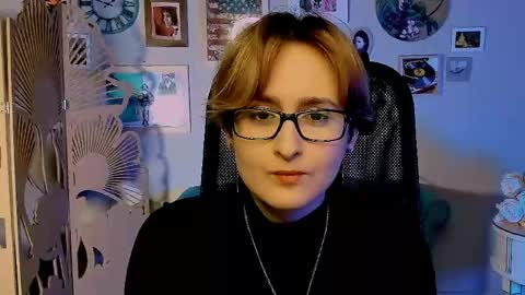 Snapshot of lixeluna chatting on May 8, 2026, 7:25 am LixeLuna online show from May 8, 2026, 7:25 am