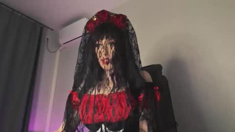 Liya Ray online show from October 25, 2025, 3:07 pm