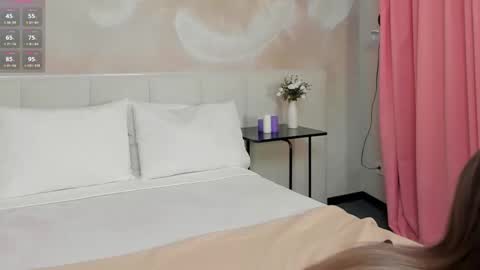 lizaloststar online show from October 23, 2025, 2:11 am