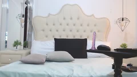 lizANDjuan online show from February 24, 2025, 9:52 pm