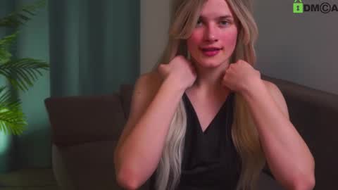 Snapshot of lizbethcoll chatting on February 15, 2025, 7:39 pm Sunnheart online show from February 15, 2025, 7:39 pm