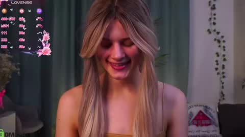 Snapshot of lizbethcoll chatting on March 3, 2025, 4:56 pm Sunnheart online show from March 3, 2025, 4:56 pm