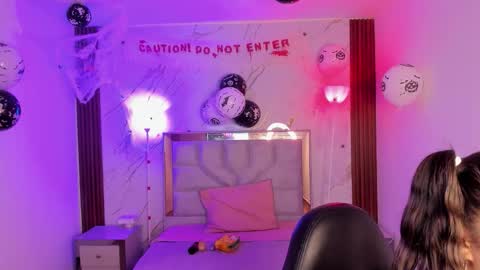 lizeth_salazar online show from October 4, 2025, 12:03 pm