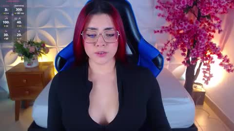 LIZETH online show from October 13, 2025, 7:25 pm