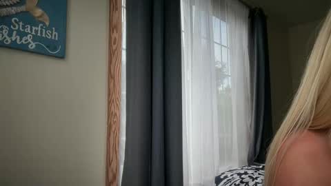Snapshot of lizpurrxxx chatting on January 9, 2025, 6:47 pm Liz Purr online show from January 9, 2025, 6:47 pm