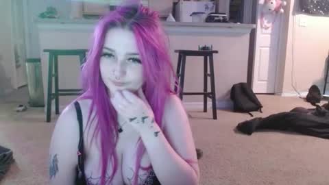 Lizz  online show from December 14, 2025, 3:06 pm