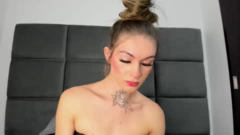 lizz_luna online show from October 7, 2025, 3:42 pm