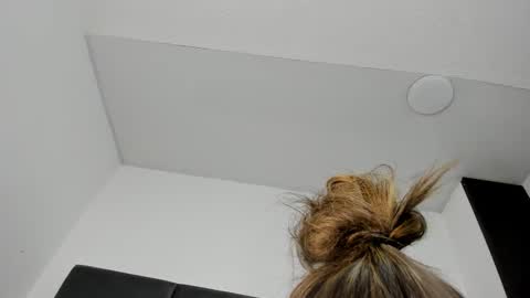 lizz_luna online show from October 14, 2025, 3:57 pm