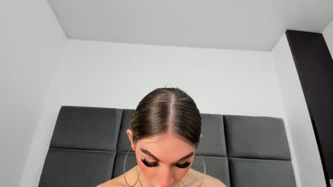 lizz_luna online show from November 5, 2025, 6:30 pm