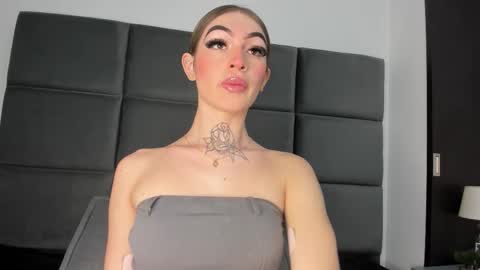 lizz_luna online show from November 15, 2025, 4:03 pm