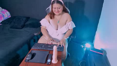 Snapshot of lizz_milf chatting on September 15, 2025, 2:17 pm lizz_milf online show from September 15, 2025, 2:17 pm