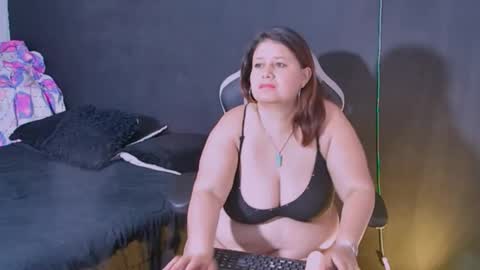 Snapshot of lizz_milf chatting on September 18, 2025, 2:13 am lizz_milf online show from September 18, 2025, 2:13 am