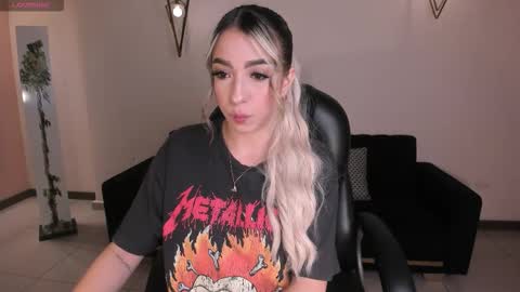 Lizz online show from November 26, 2025, 4:02 am