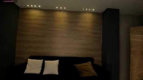 Lizzi  online show from October 30, 2025, 8:20 pm