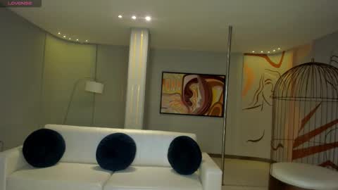 Lizzi  online show from November 12, 2025, 8:19 pm