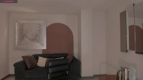 Lizzi  online show from November 15, 2025, 8:05 pm