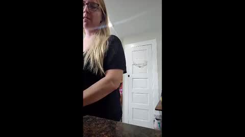 Snapshot of lizzie88showers chatting on December 5, 2025, 3:30 pm lizzie88showers online show from December 5, 2025, 3:30 pm